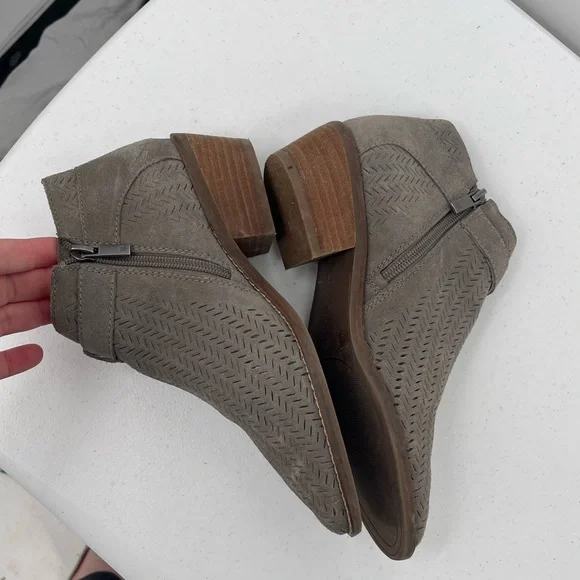 lucky brand follia gray perforated pointed toe ankle boots - Picture 3 of 10